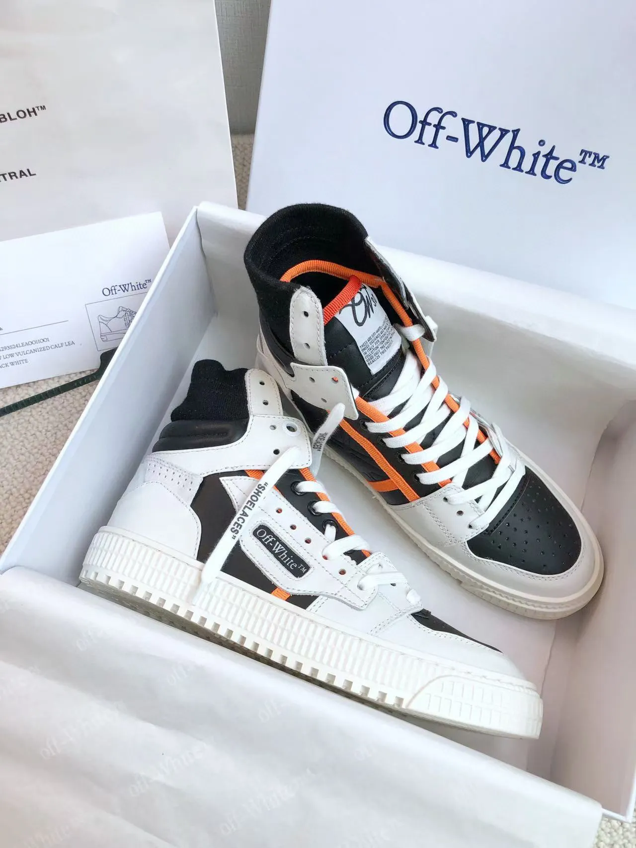 Men's shoes💰620 OFF WHITE ⚡️Couple style⚡️🍓New color🍓 The latest spring model of Gaobang street casual Martin style masterpiece, released the highest quality version on the market 👊 Series original mold opening, original lasting, production technology 1:1 original ➰🔜The best choice for more and more celebrities and Internet celebrities🔸In the classics Changes in the code🔸Innovate in the trend🔸Strive to break away from the shackles of bad street design🔝Although he is not the originator of fashion design, he is definitely a shining dark horse in avant-garde design🐴🆙Do not follow the trend🔅Not universal beauty🔅 Fabric💯First-layer cowhide Lining💯Imported skin-friendly and environmentally friendly polyester mesh Foot pads💯Original molded high-elastic environmentally friendly molding pads Midsole💯Original sleeve lasting process Outsole💯Rubber outsole Packaging💯Official website synchronizes a full set of packaging (brand wrapping paper, brand certificate, brand bag) code number 35-44, 45 customized
